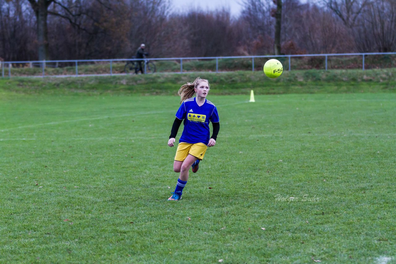 Bild 240 - B-Juniorinnen TSV Gnutz o.W. - SV Henstedt Ulzburg II : Ergebnis: ca. 5:0